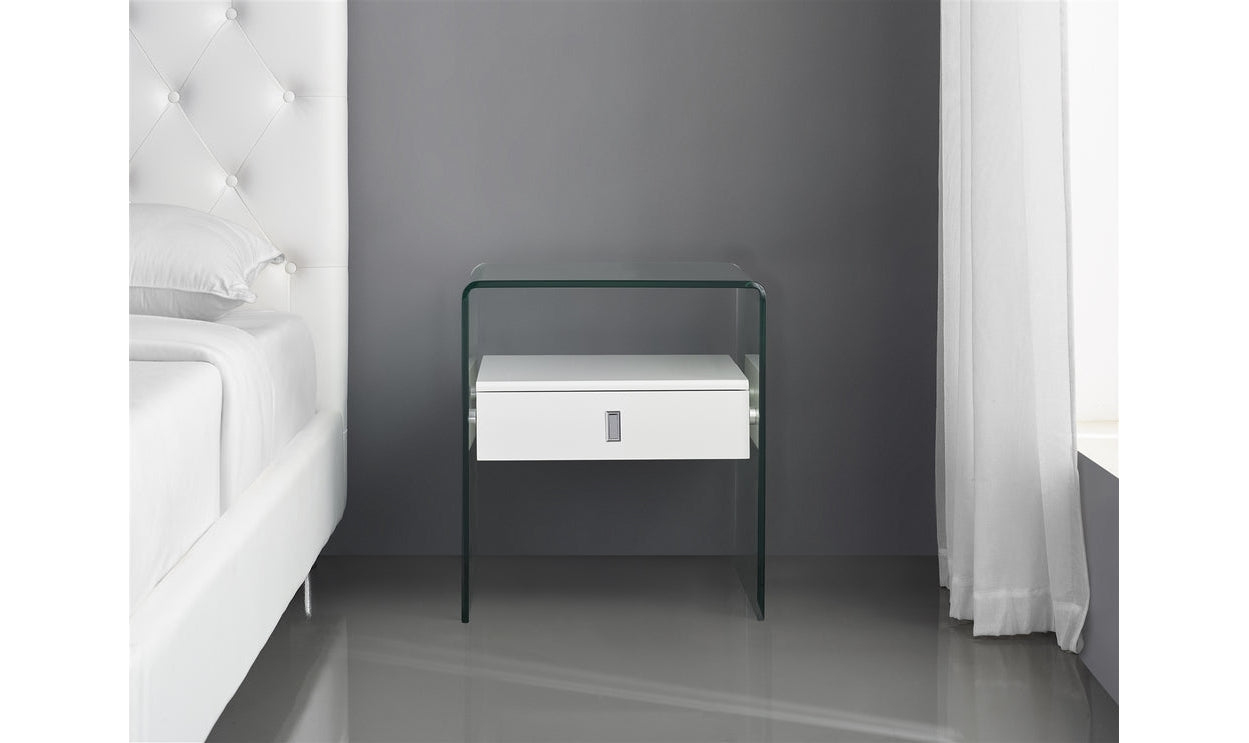 Bari end table in high gloss Jennifer Furniture