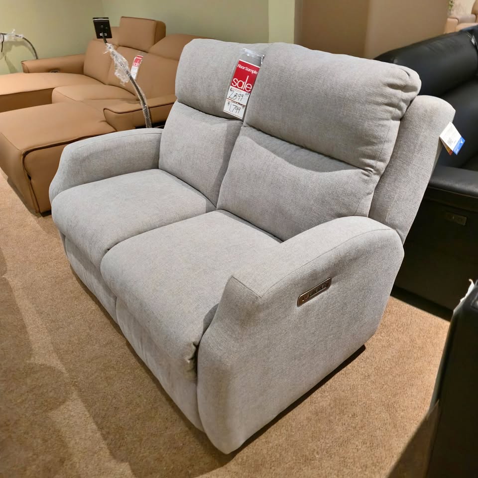 Dual Reclining Loveseat w/ Consol