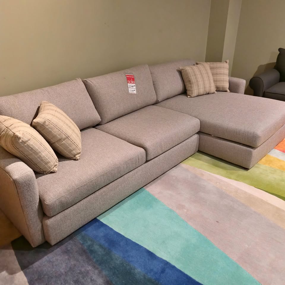 Bassett Allure 2pc Sectional