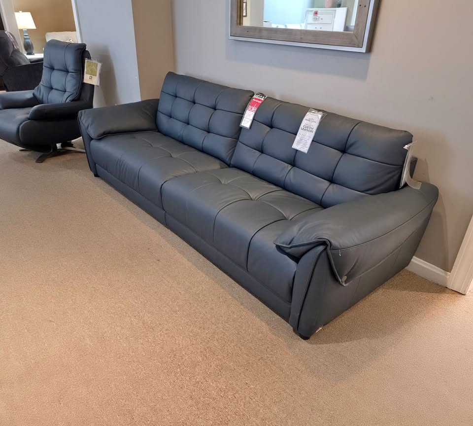 Klaussner Divano 100% Leather Sofa