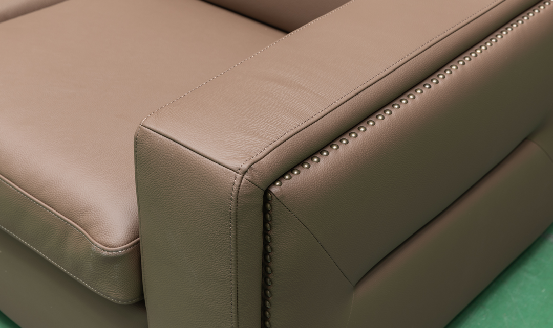 Klaussner Alaves Italian Leather Queen Sleeper Sofa - Luxury Overnight Collection