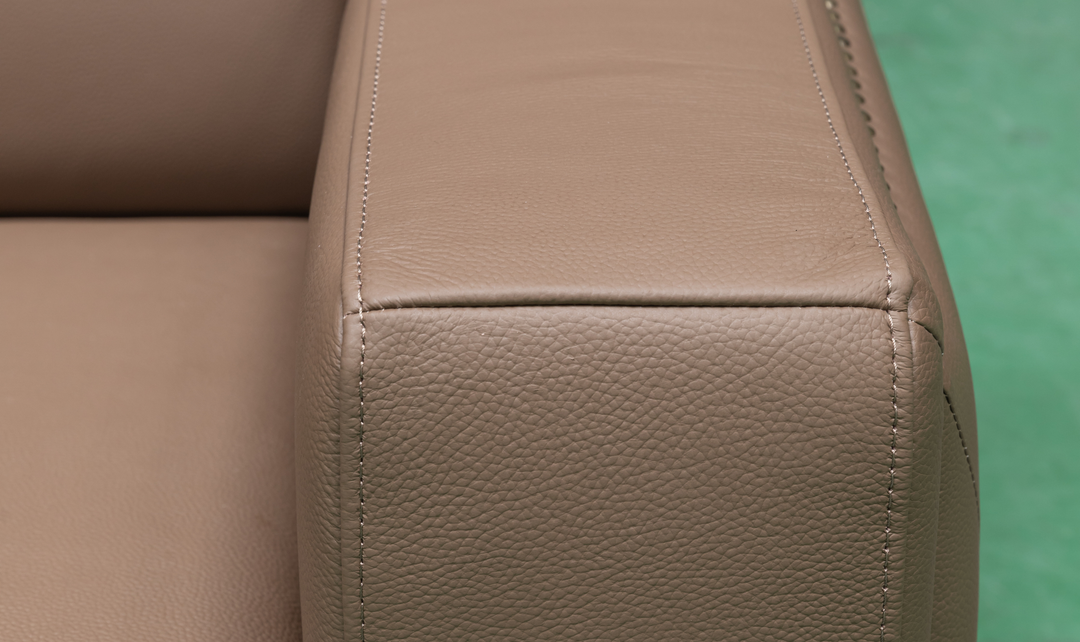 Klaussner Alaves Italian Leather Queen Sleeper Sofa - Luxury Overnight Collection