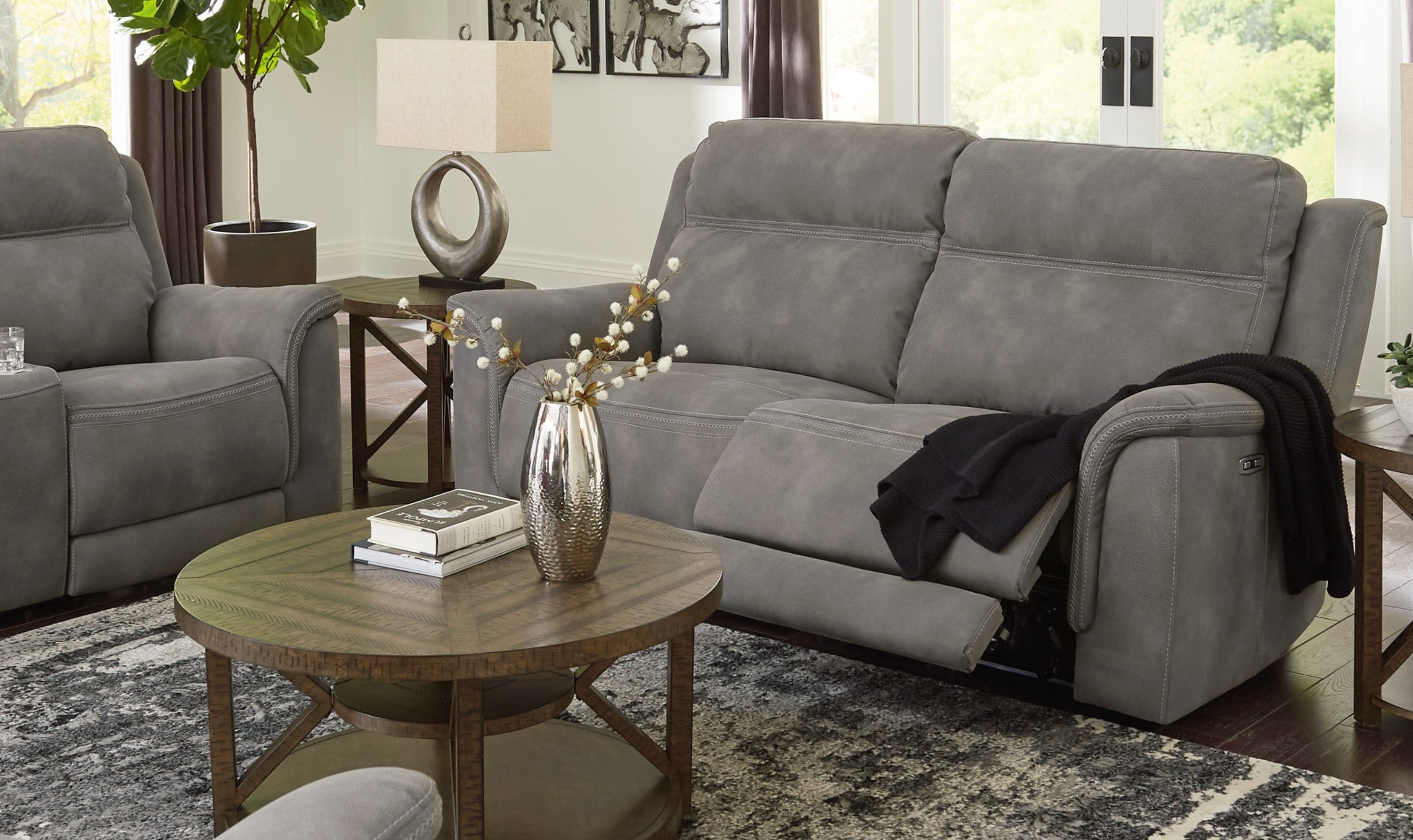 ファーオプション付きBEYOND THE REEF☆ バレリーナ(シルバー) Modern Heritage Brandon Next-Gen DuraPella Power-Reclining Sofa