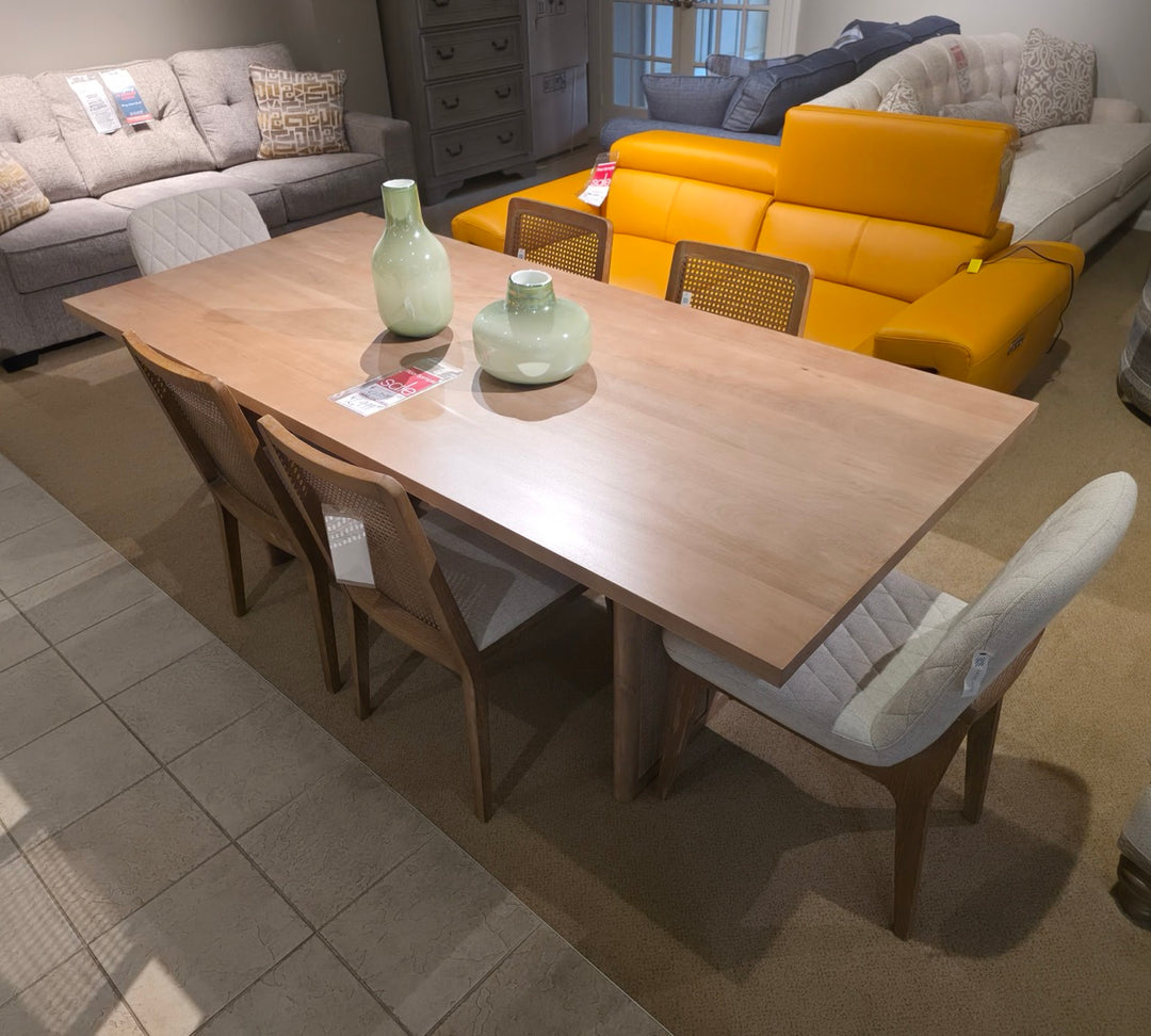 Mercana Dining Table w/ 6 Chairs