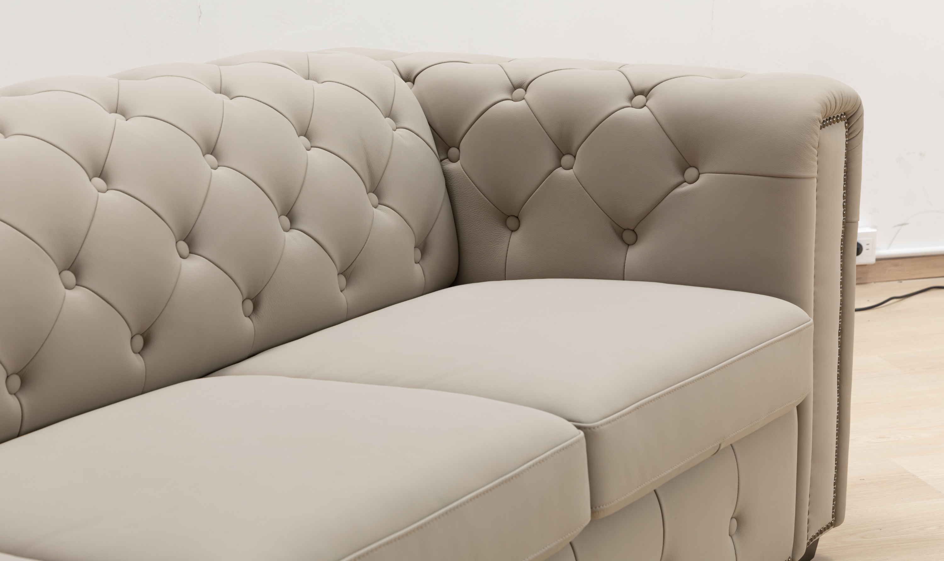 Klaussner Callas Leather Queen Sleeper Sofa - Luxury Overnight Collection