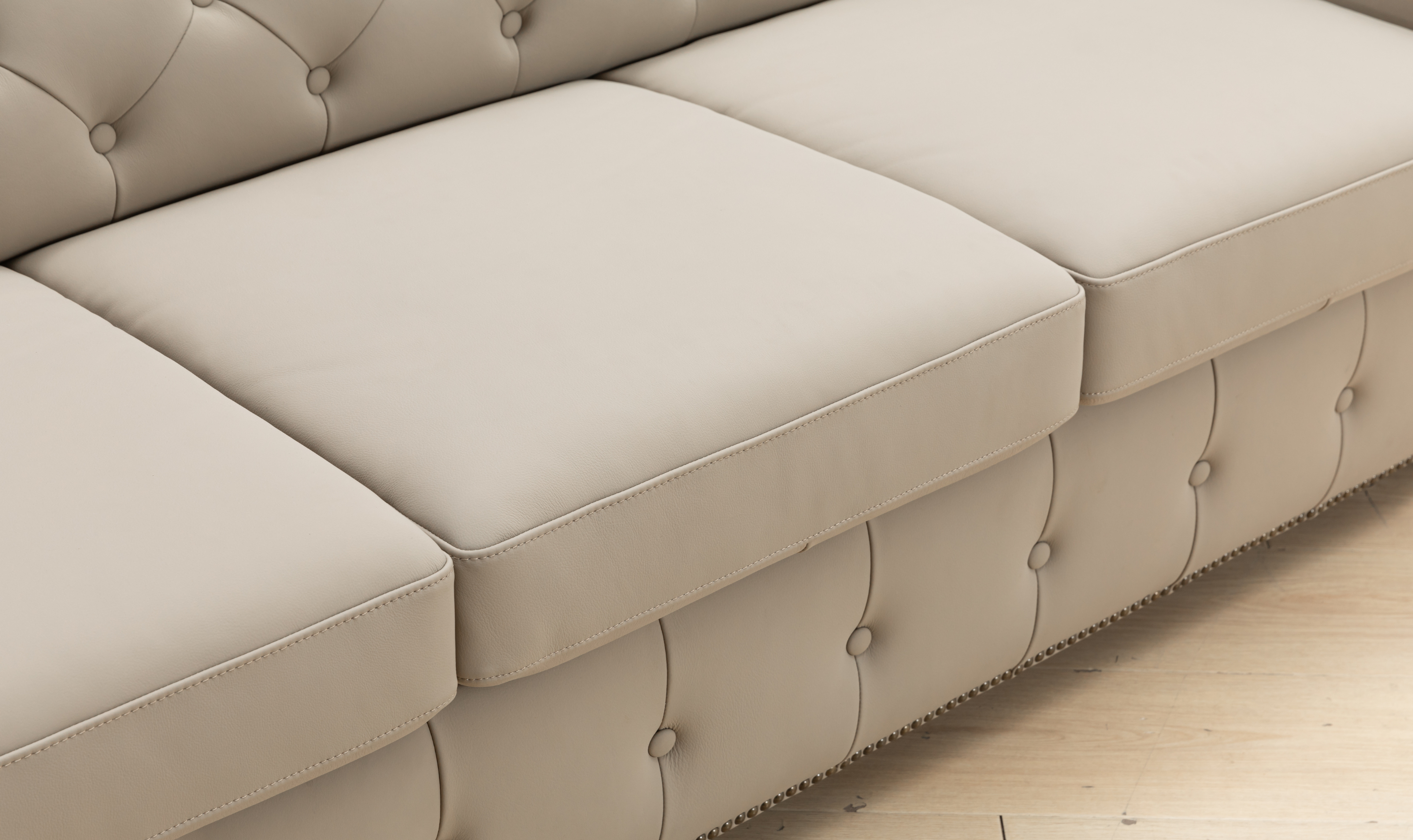 Klaussner Callas Leather Queen Sleeper Sofa - Luxury Overnight Collection