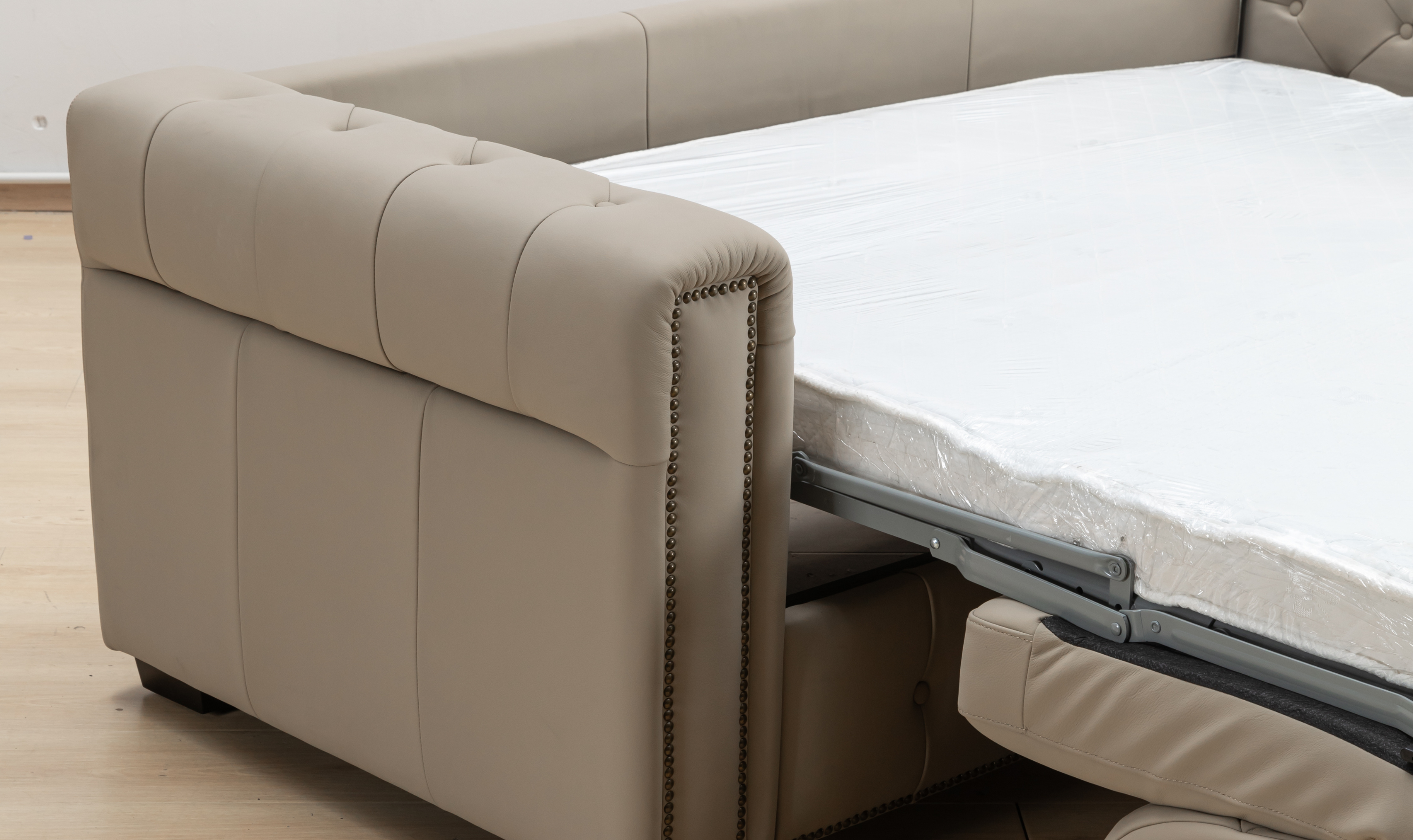 Klaussner Callas Leather Queen Sleeper Sofa - Luxury Overnight Collection