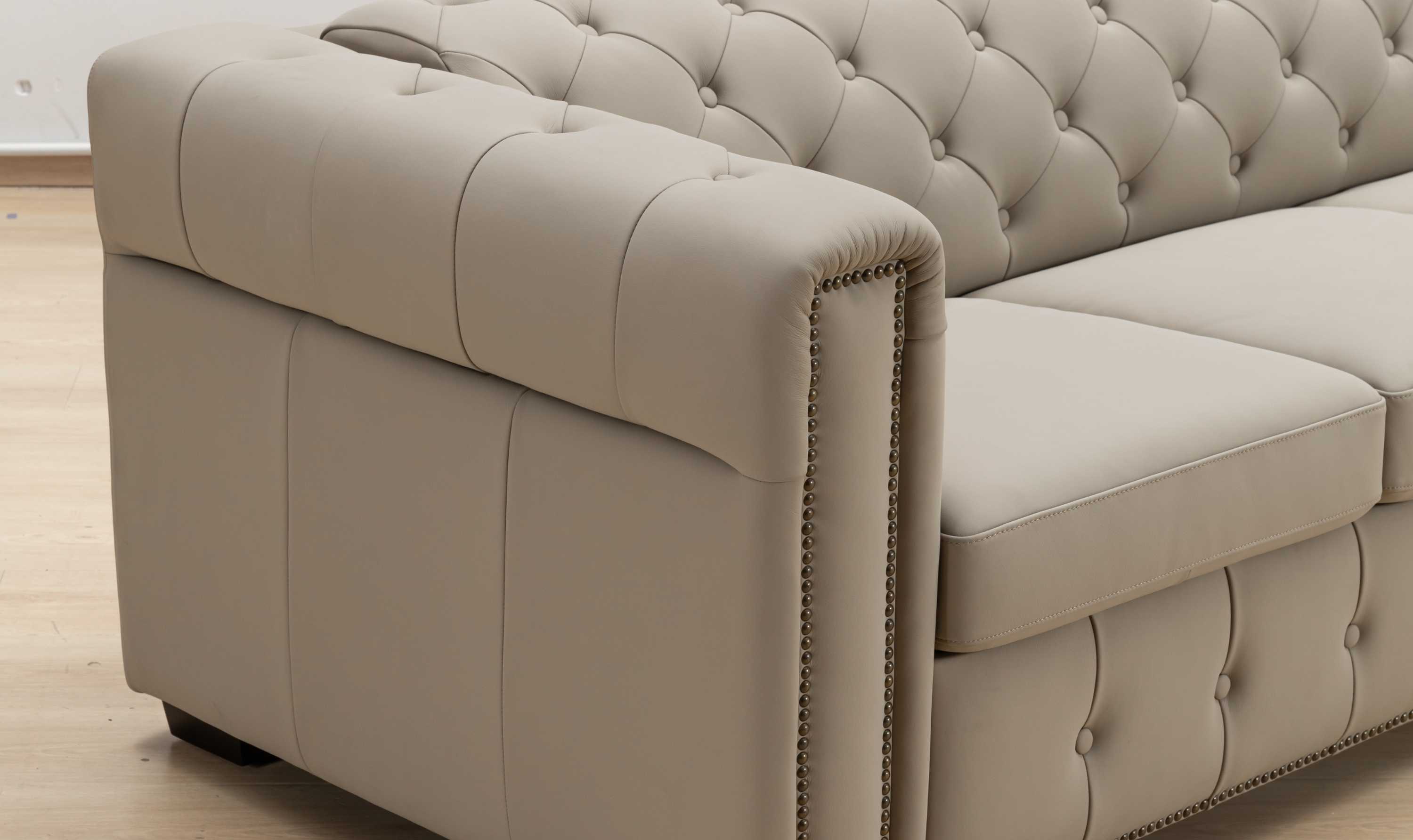 Klaussner Callas Leather Queen Sleeper Sofa - Luxury Overnight Collection