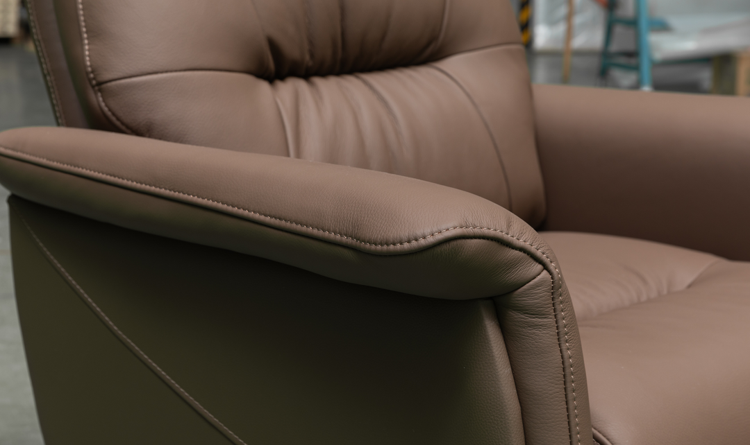 Klaussner Pivota Swivel Chair