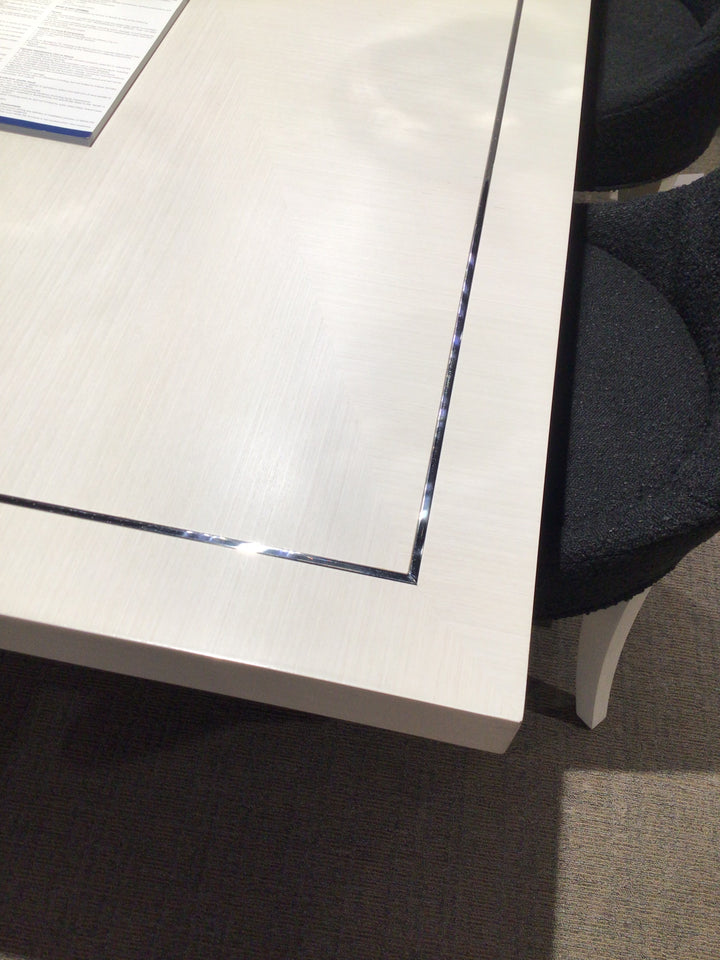Bernhardt Extendable Table and 6 chairs