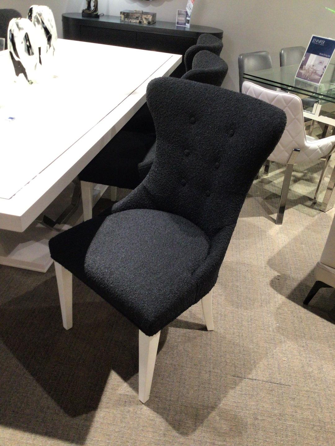 Bernhardt Extendable Table and 6 chairs