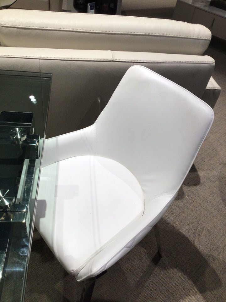 Table and 4 or 6 Chairs