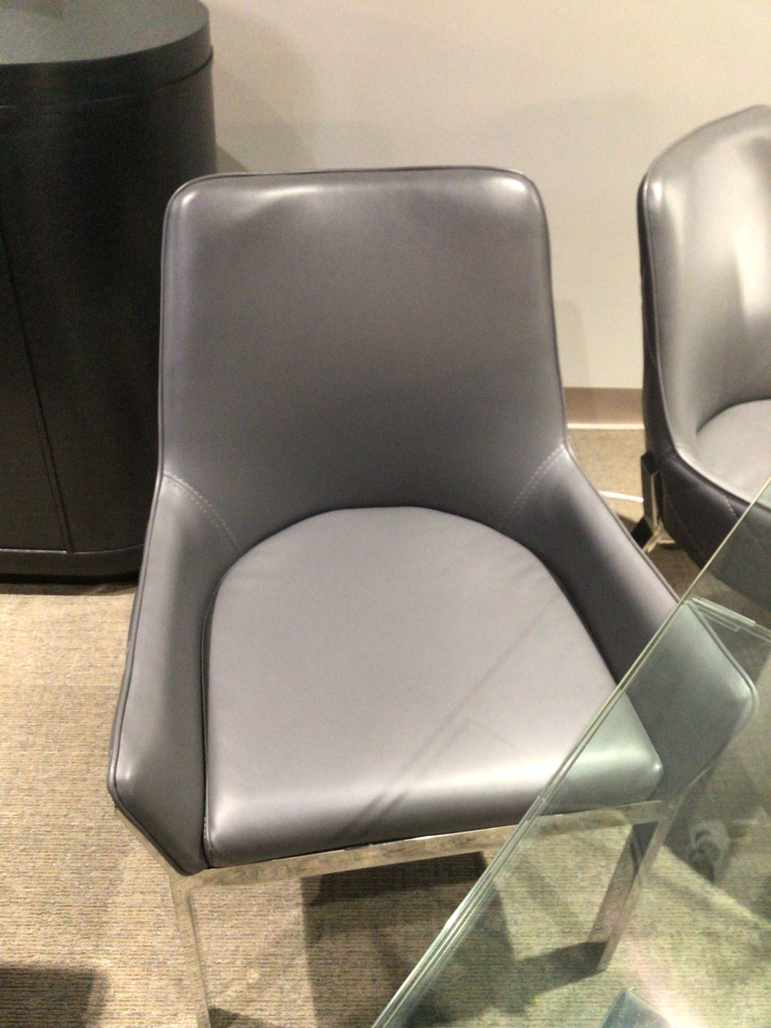 Table and 4 or 6 Chairs
