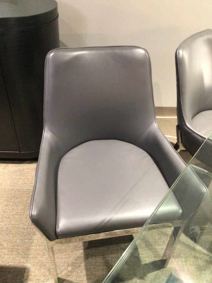 Table and 4 or 6 Chairs