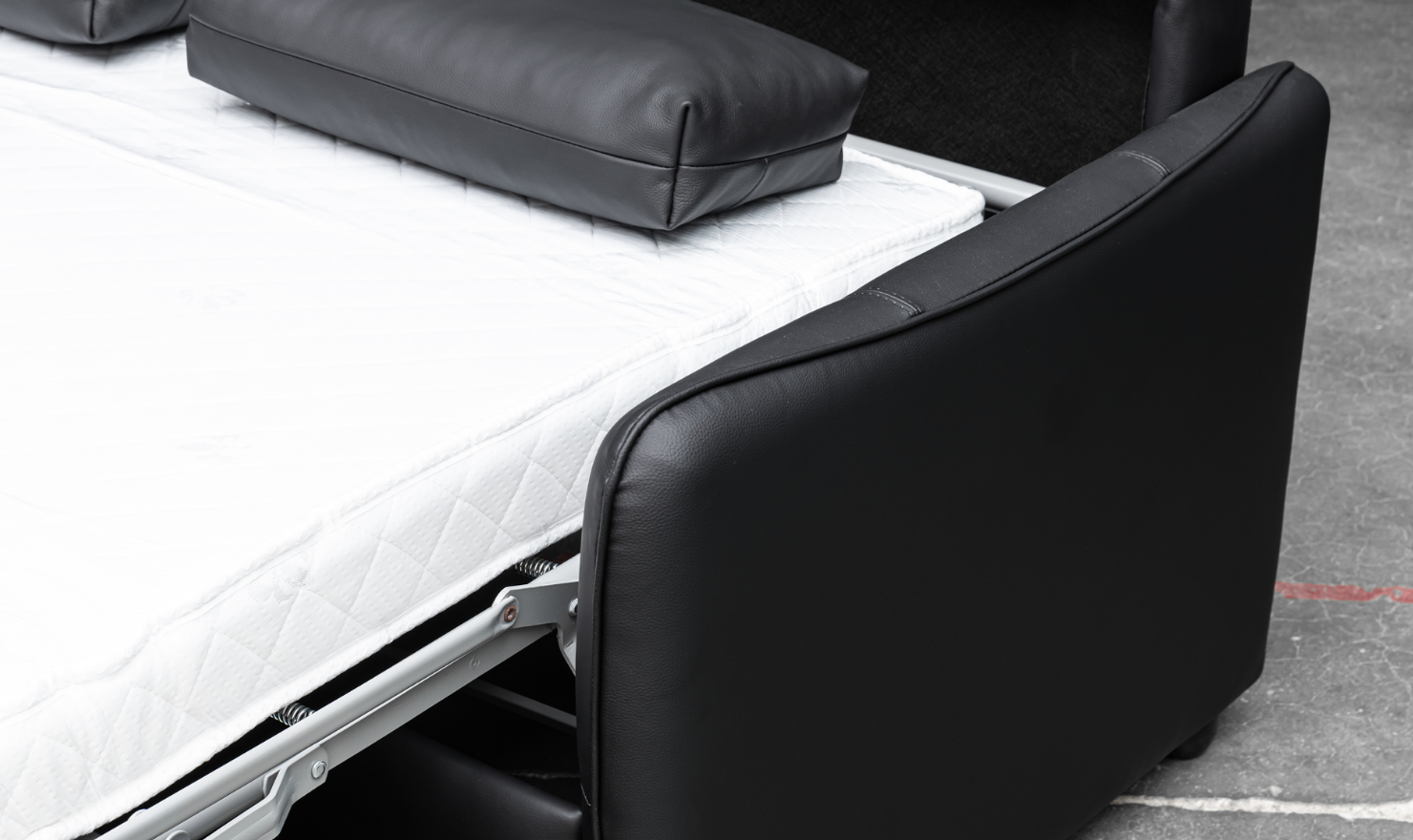 Jennifer Smart 2-Seater Leather Queen Sleeper Sofa