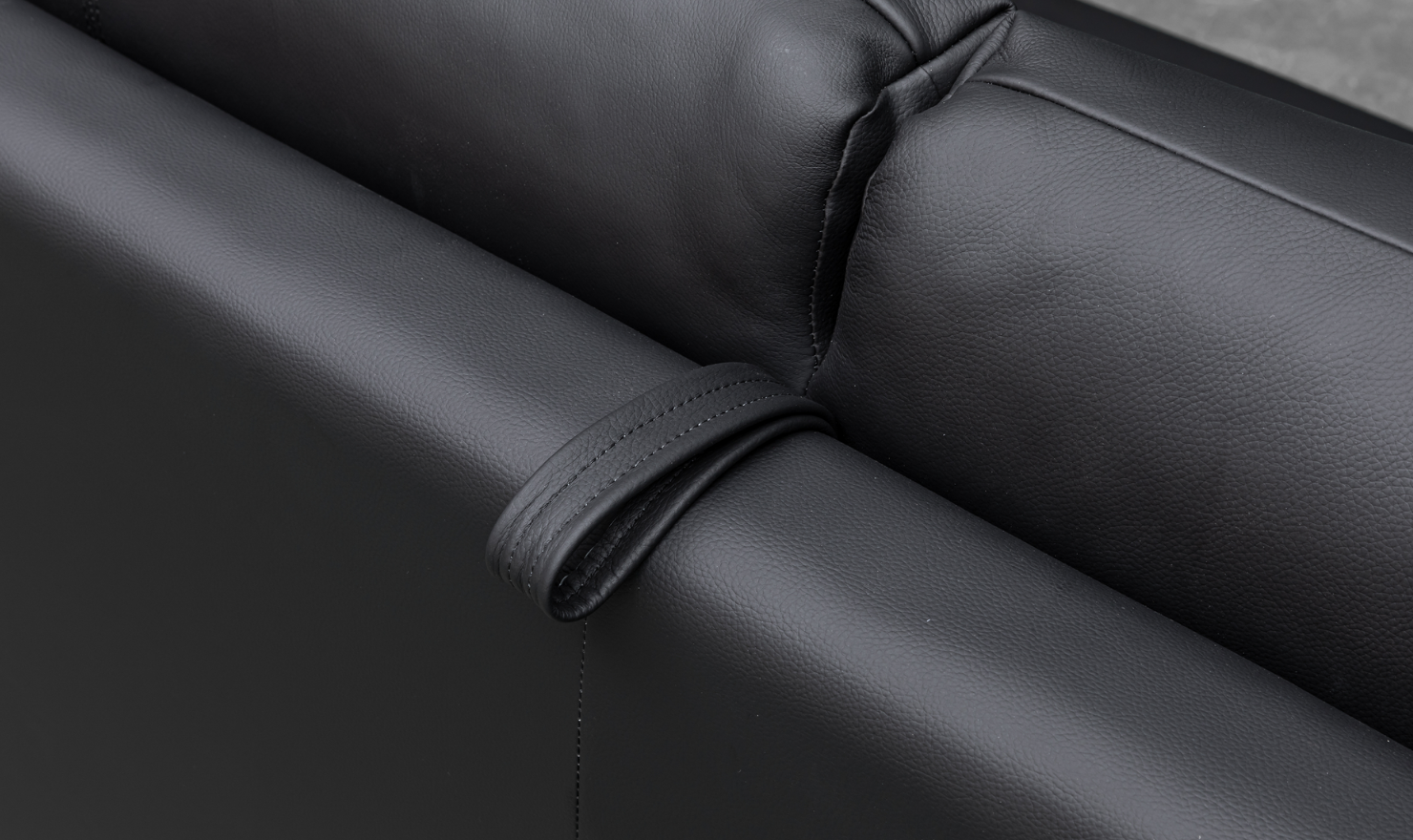 Jennifer Smart 2-Seater Leather Queen Sleeper Sofa