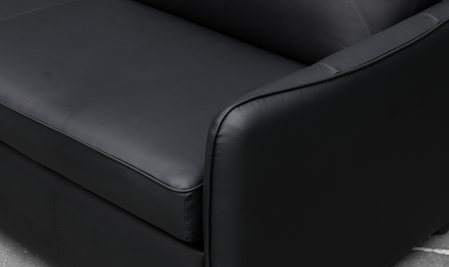 Jennifer Smart 2-Seater Leather Queen Sleeper Sofa