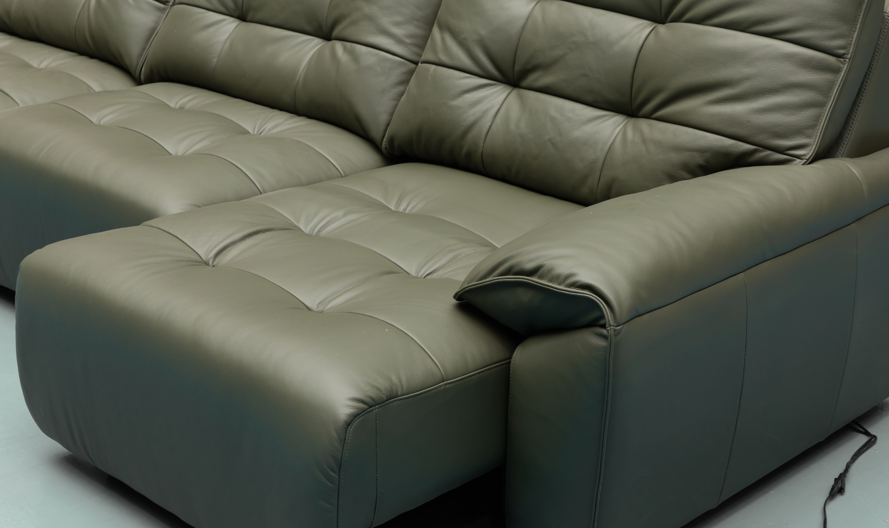 Klaussner Impulso Leather Power Sliding Sofa