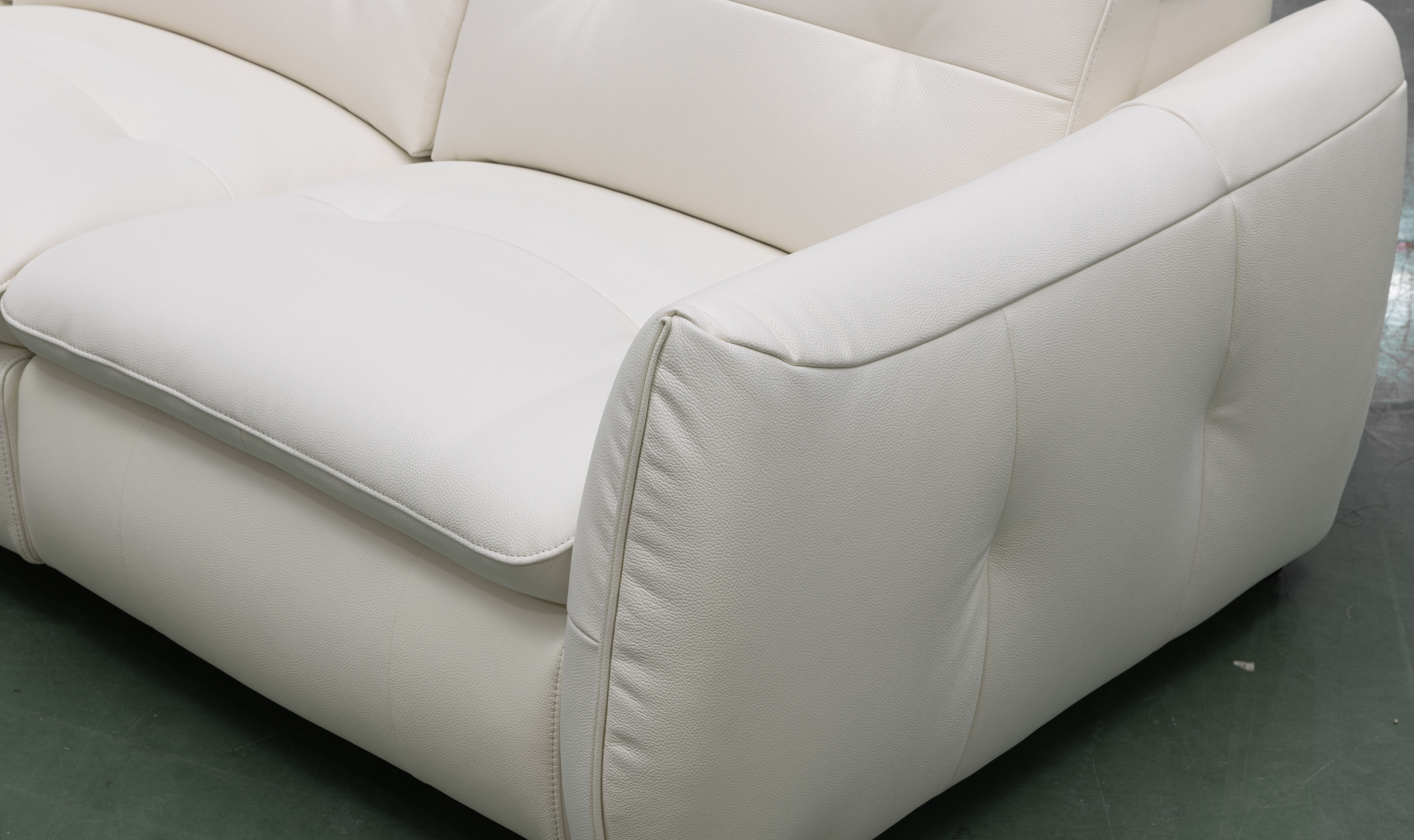 Klaussner Bravino Leather Double Power Reclining Living Room Set