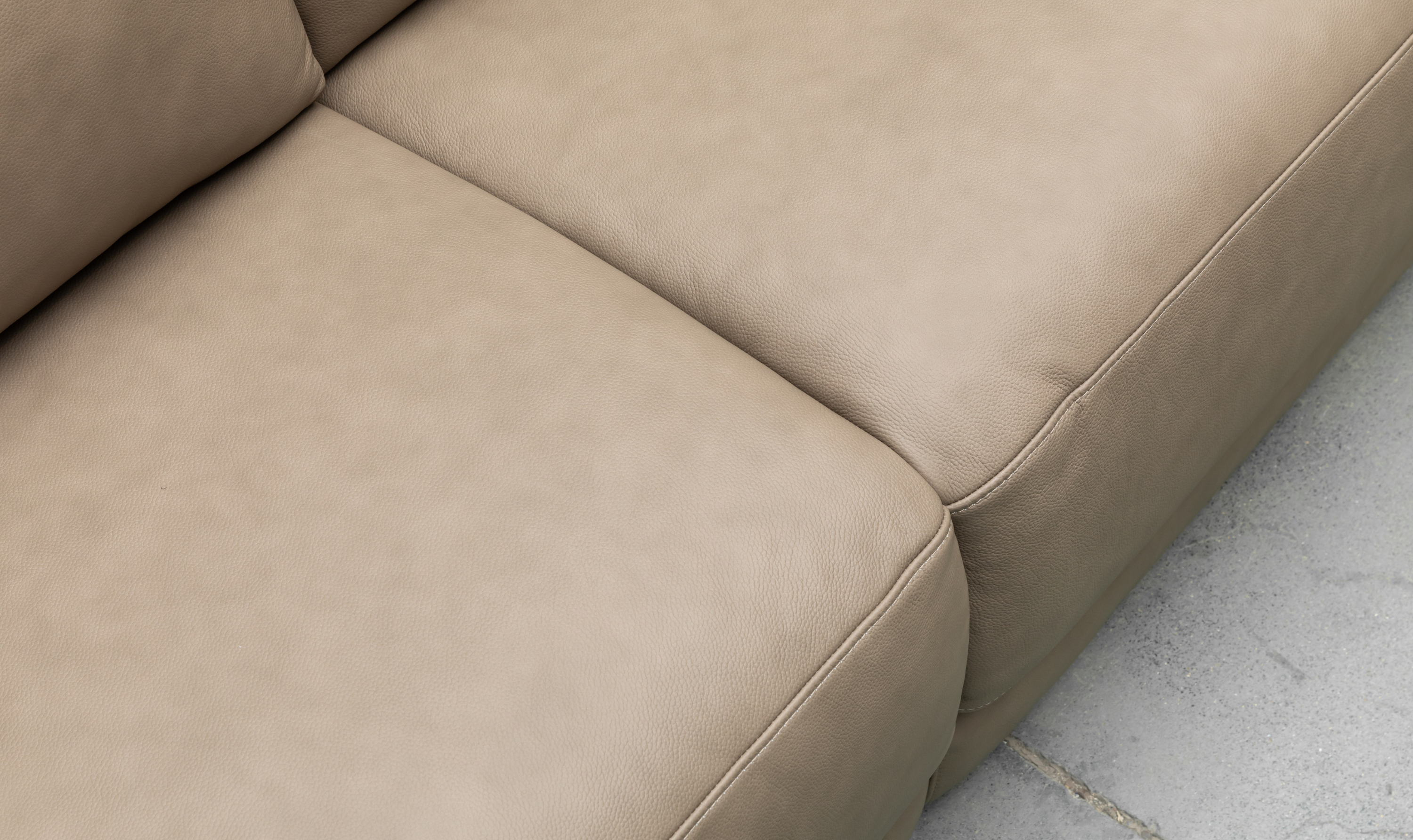 Klaussner Dakota Queen Sleeper Sofa