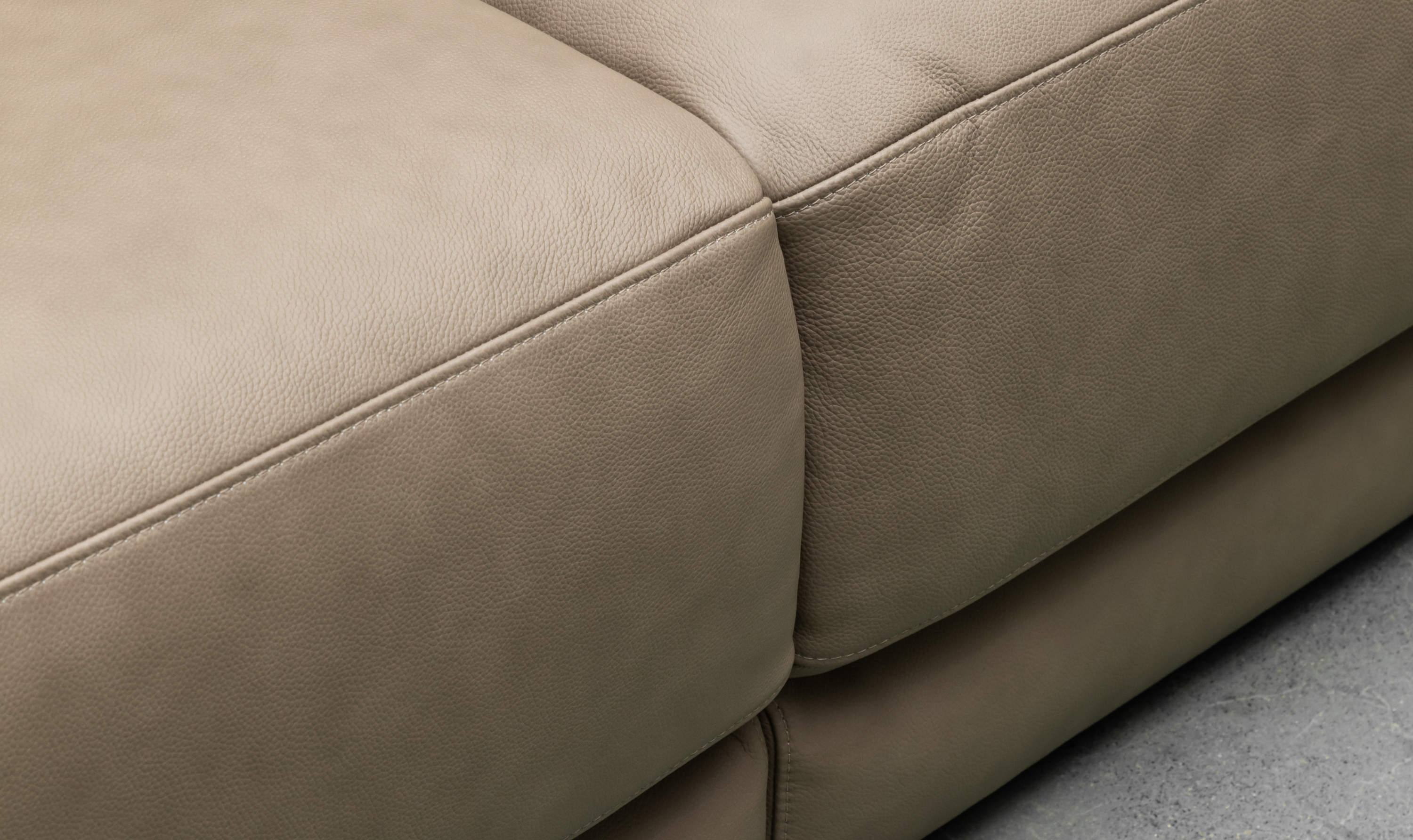 Klaussner Dakota Queen Sleeper Sofa