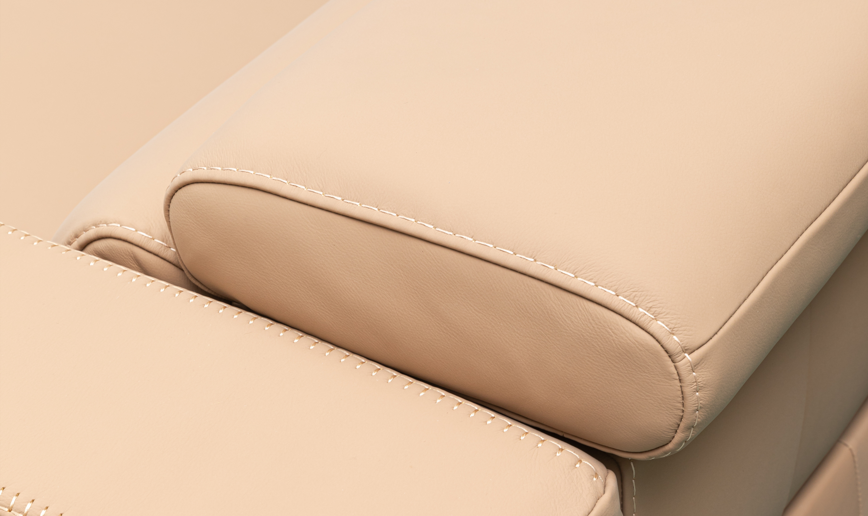 Klaussner Luca Leather Power Reclining Living Room Set in Camel