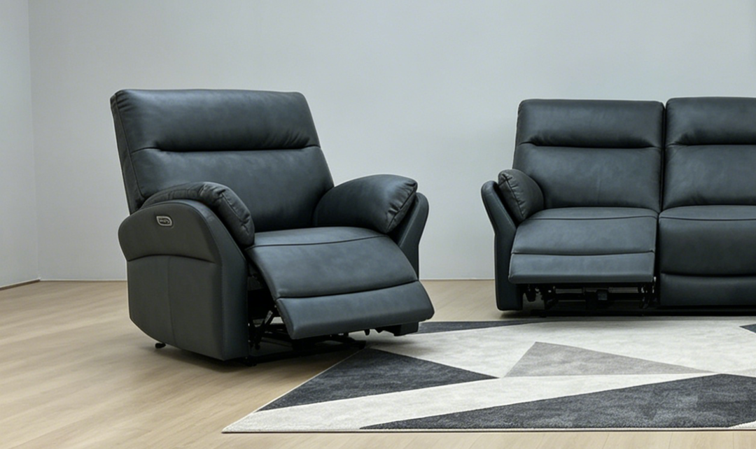 Klaussner Ravello Leather Reclining Living Room Set with USB Port