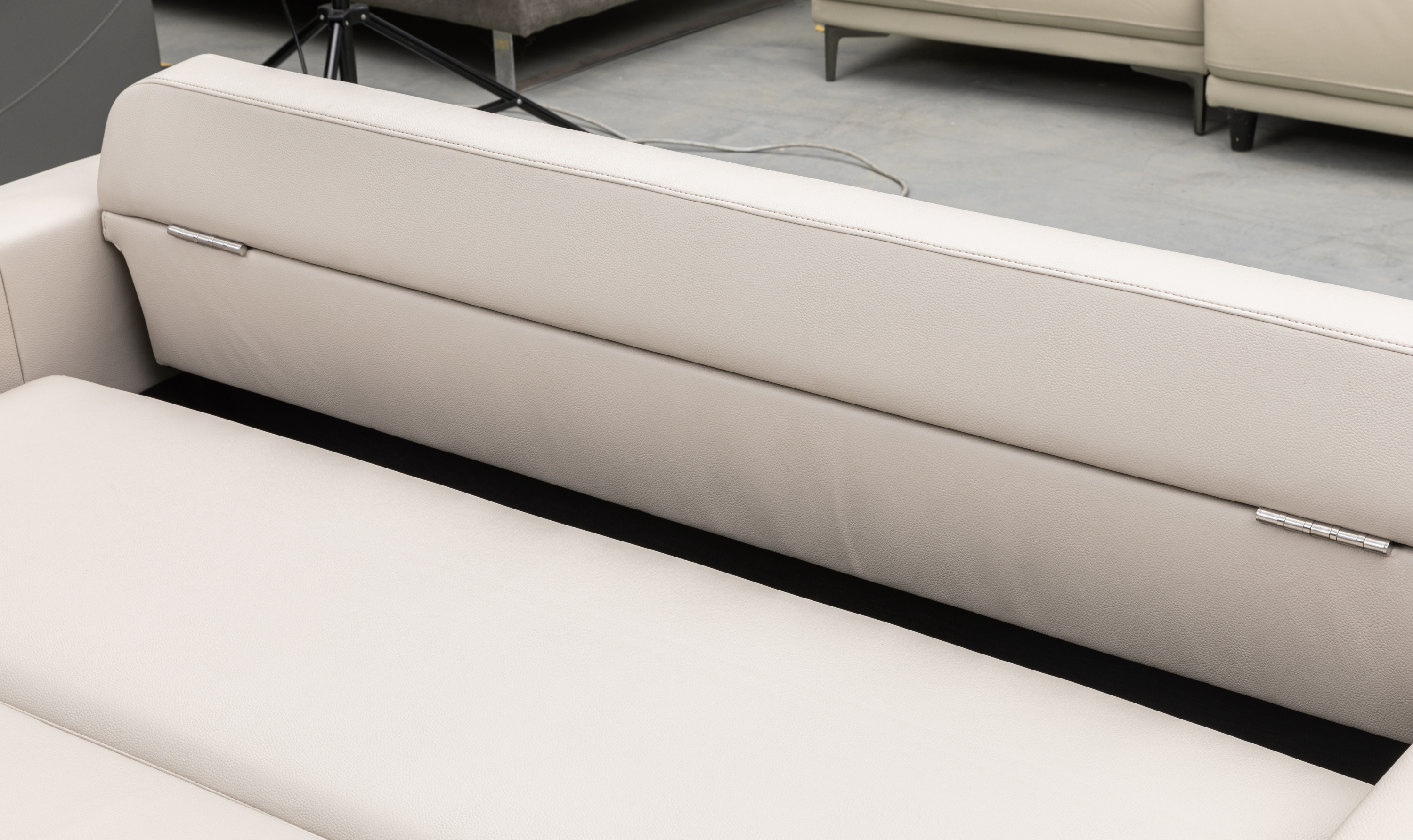 Klaussner Wigan Leather Sleeper Sofa