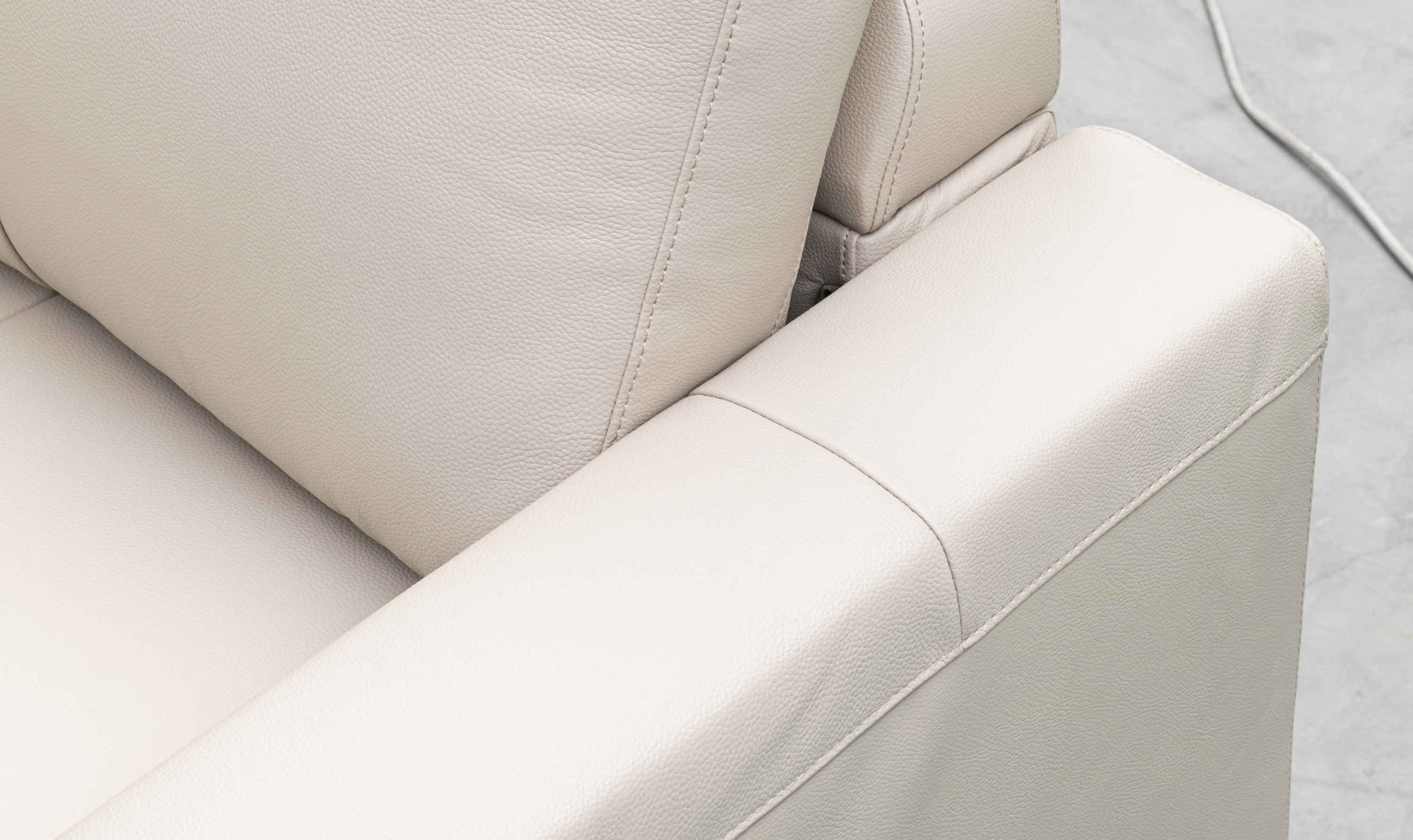 Klaussner Wigan Leather Sleeper Sofa