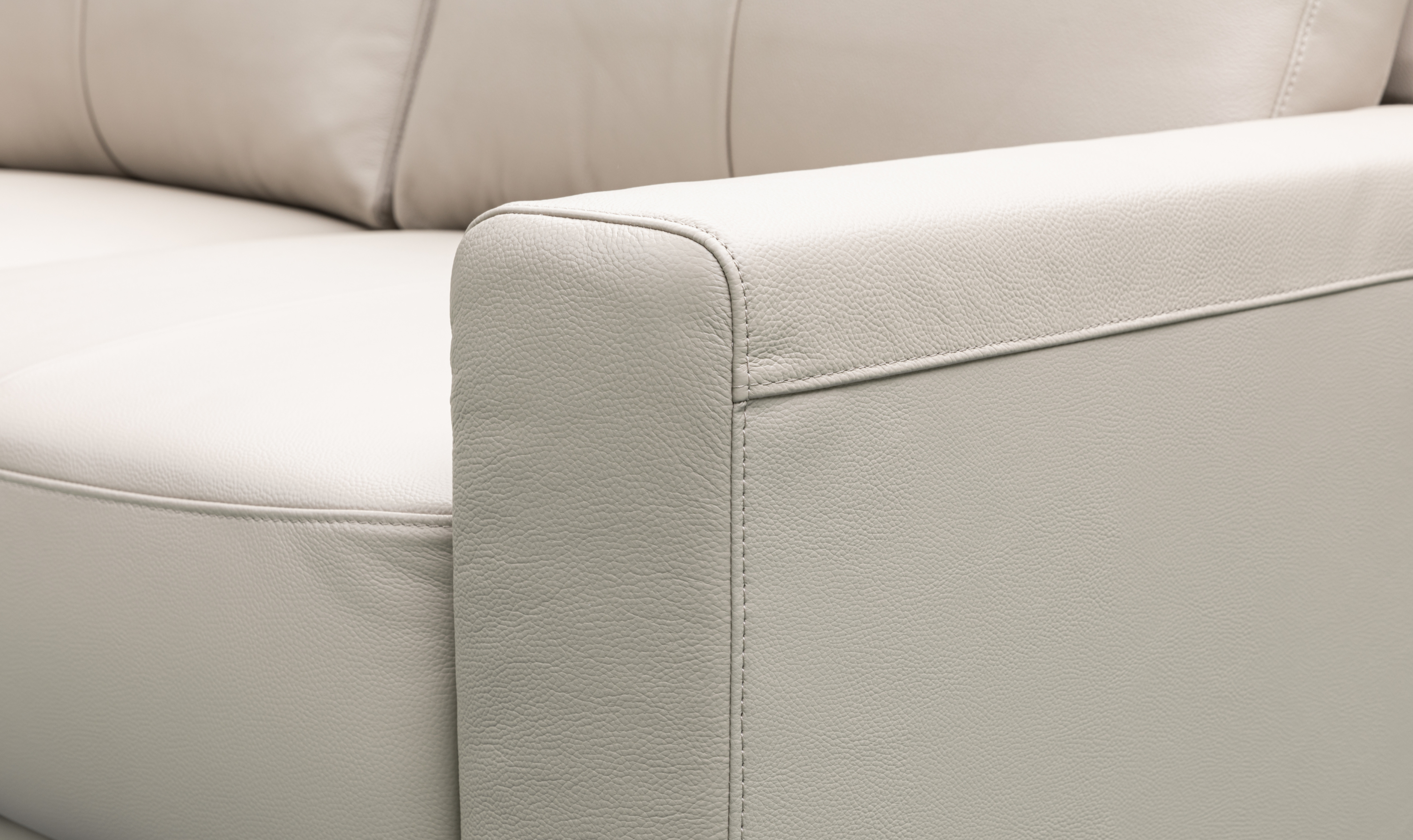 Klaussner Wigan Leather Sleeper Sofa