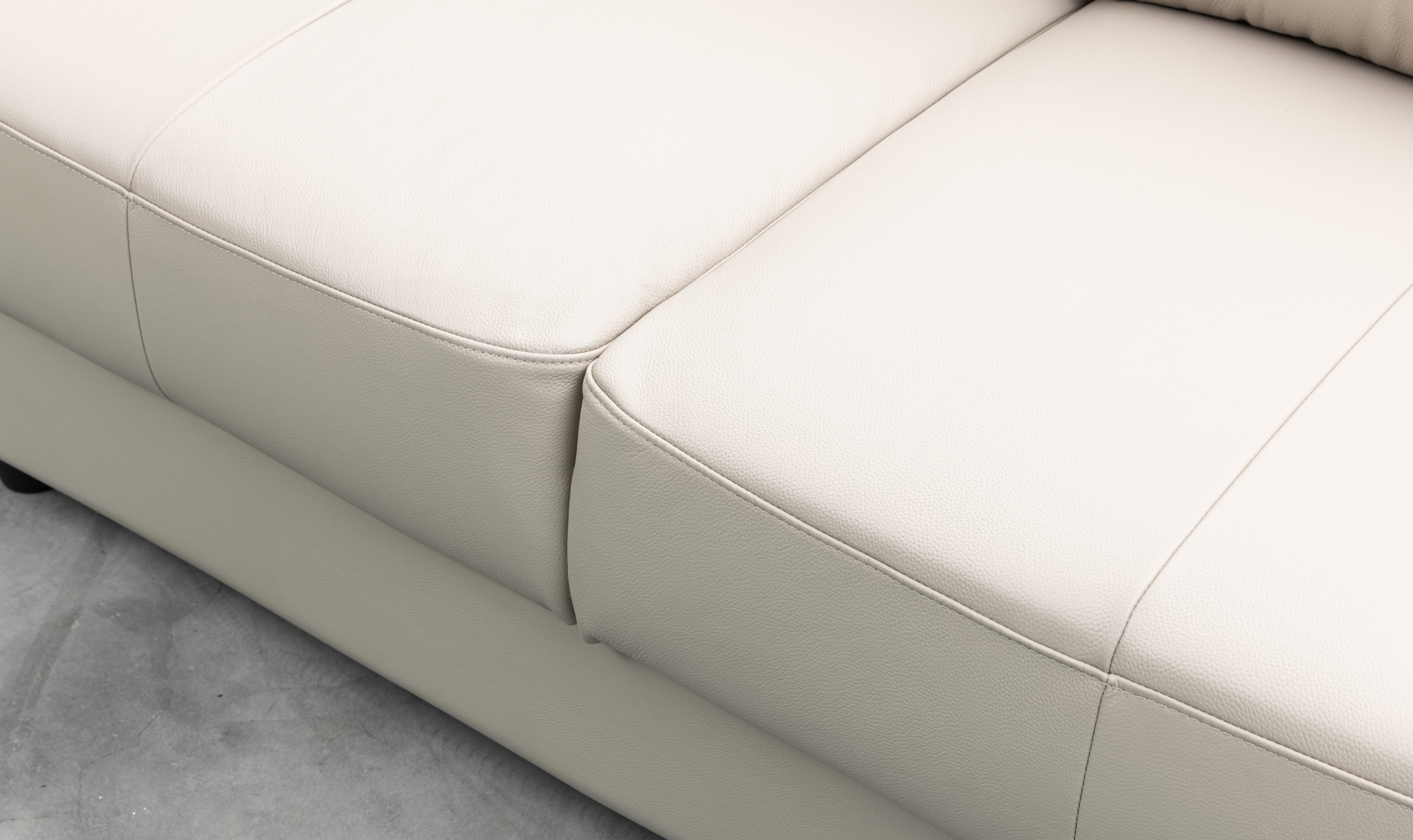Klaussner Wigan Leather Sleeper Sofa