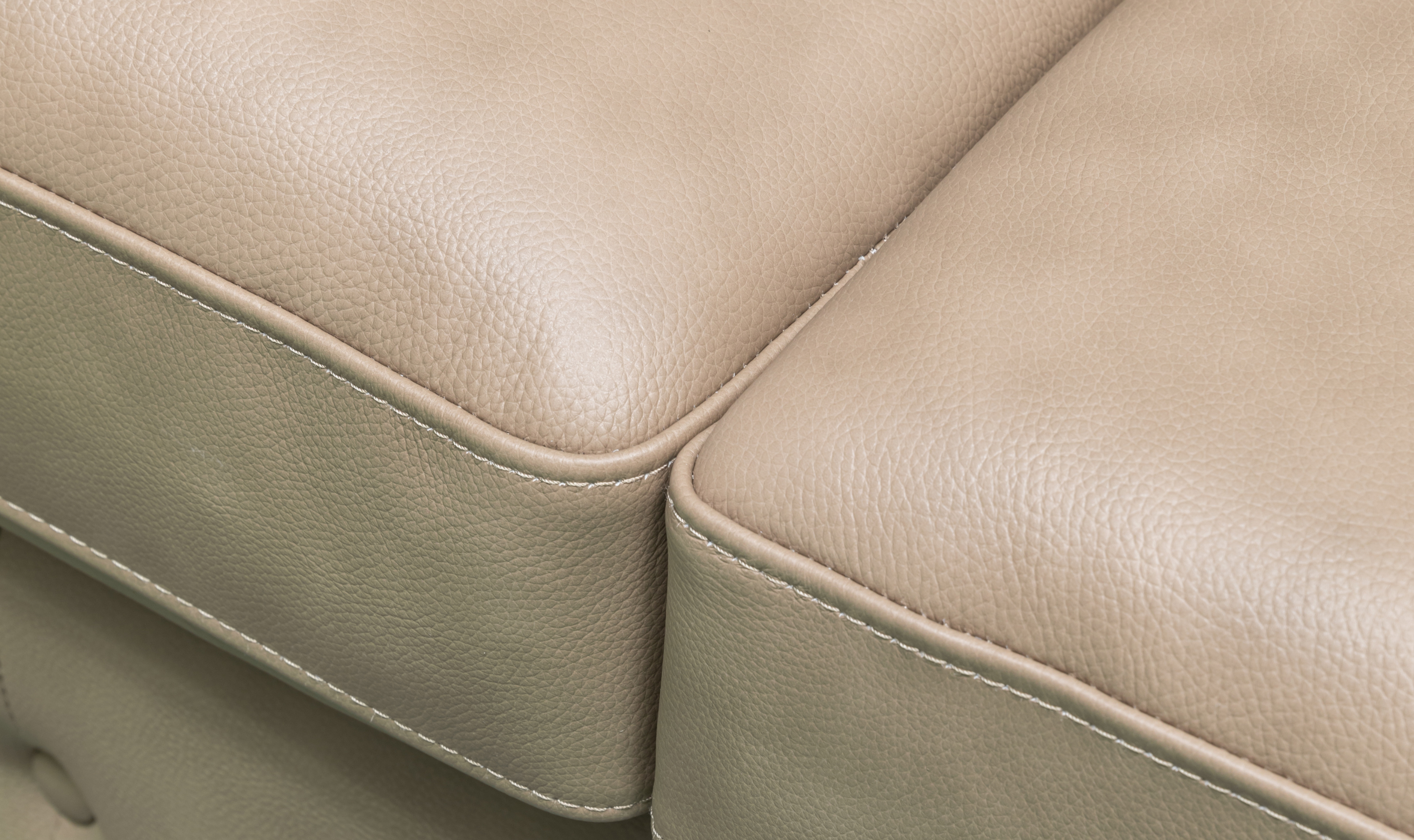 Klaussner Callas Leather Queen Sleeper Sofa - Luxury Overnight Collection