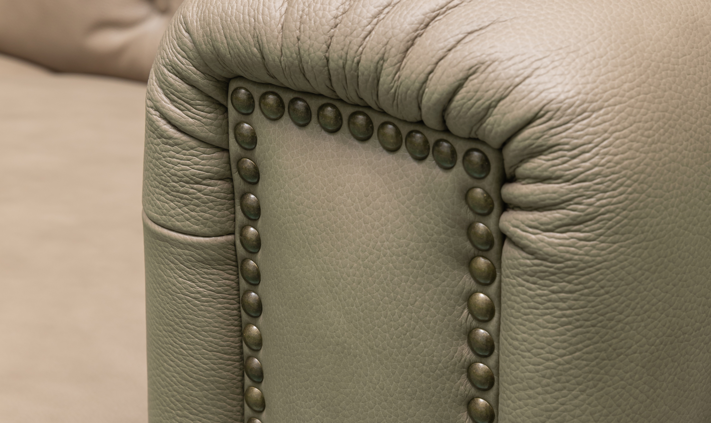 Klaussner Callas Leather Queen Sleeper Sofa - Luxury Overnight Collection