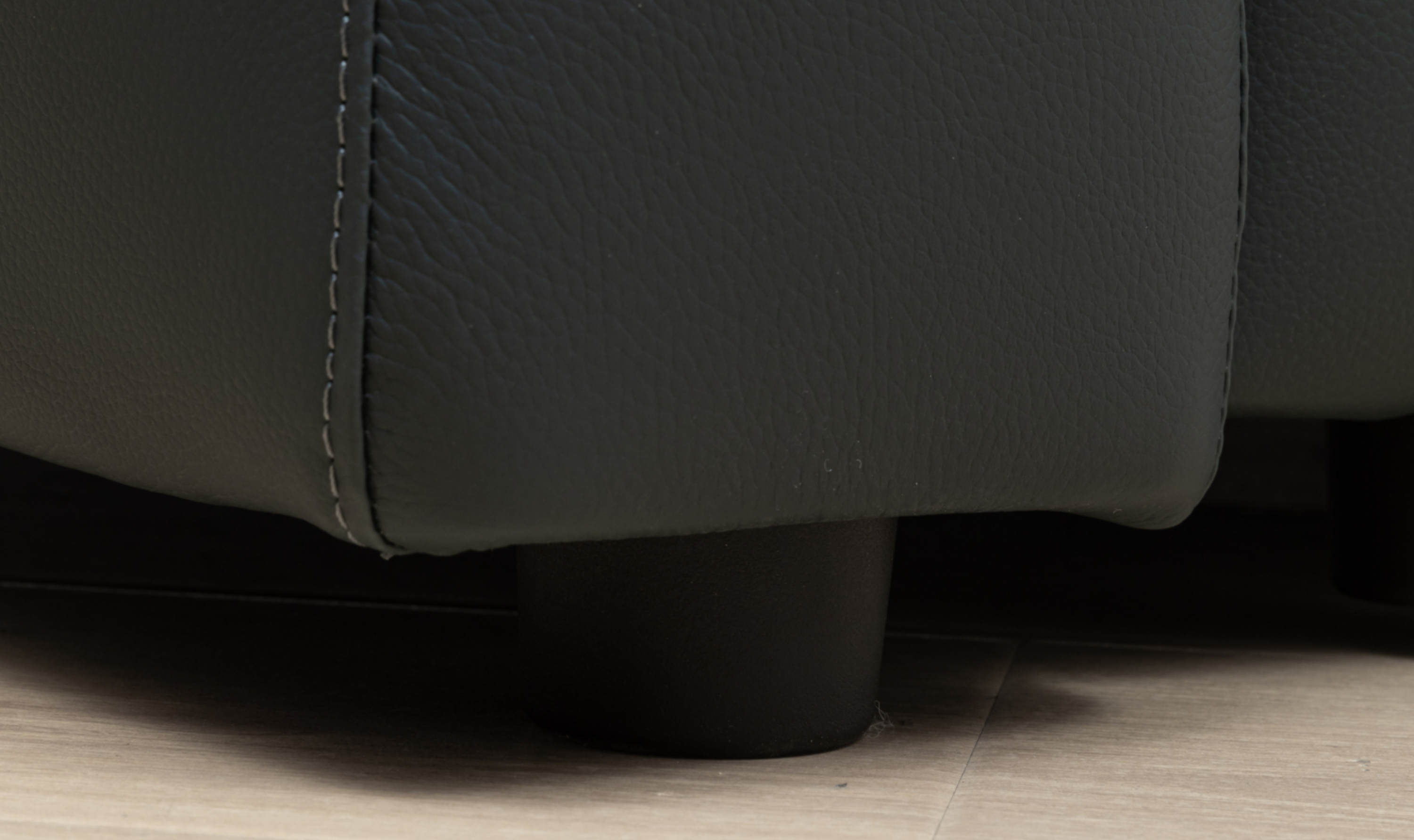 Klaussner Wigan Leather Sleeper Sofa-Jennifer Furnture