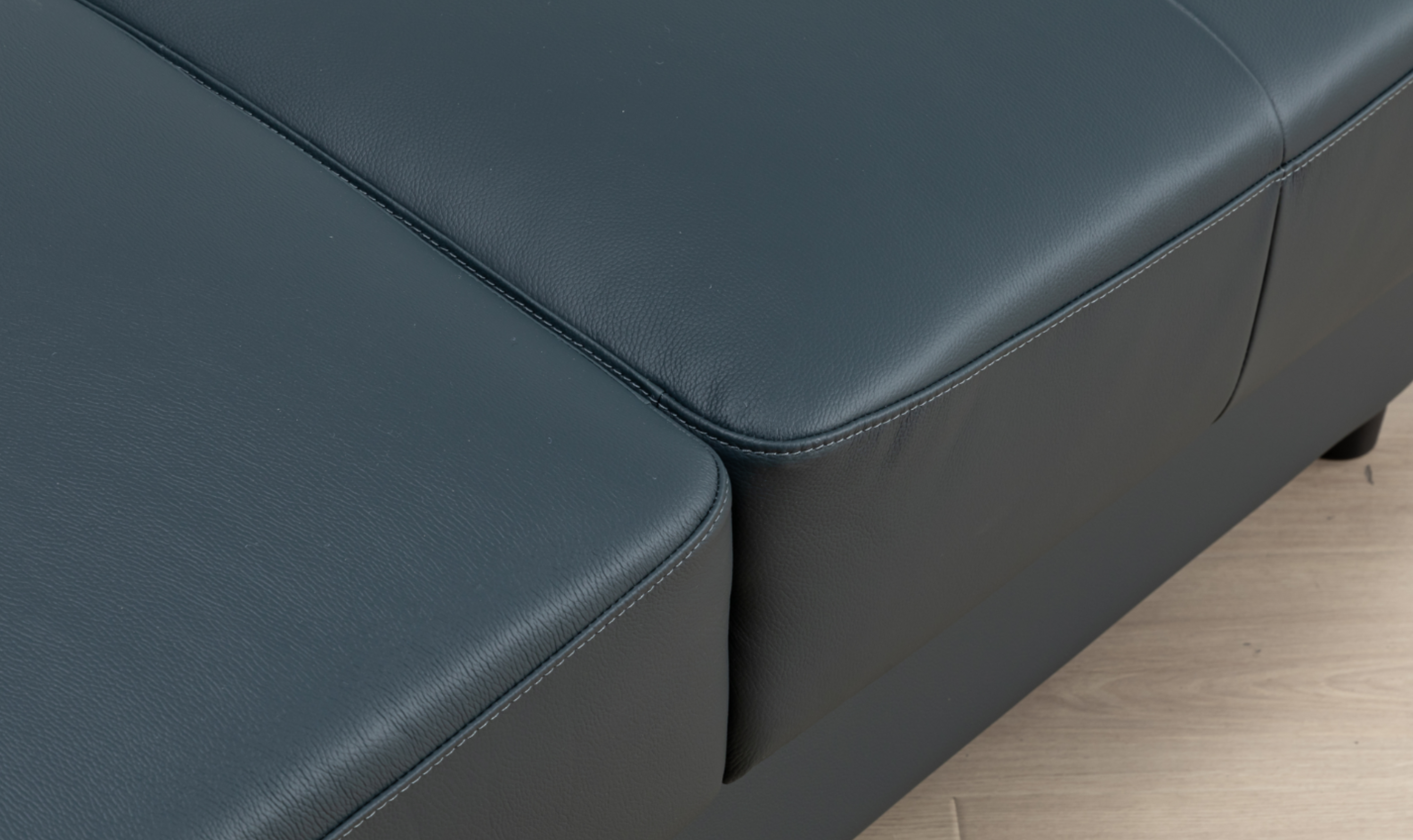 Klaussner Wigan Leather Sleeper Sofa