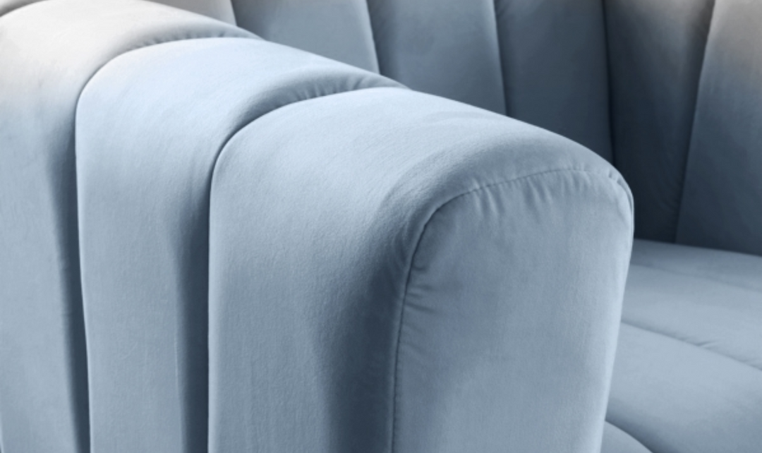 Meridian Furniture Marlon 2-Seater Velvet Tufted Loveseat