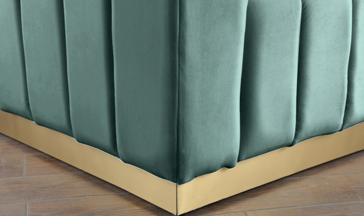 Meridian Furniture Marlon 2-Seater Velvet Tufted Loveseat