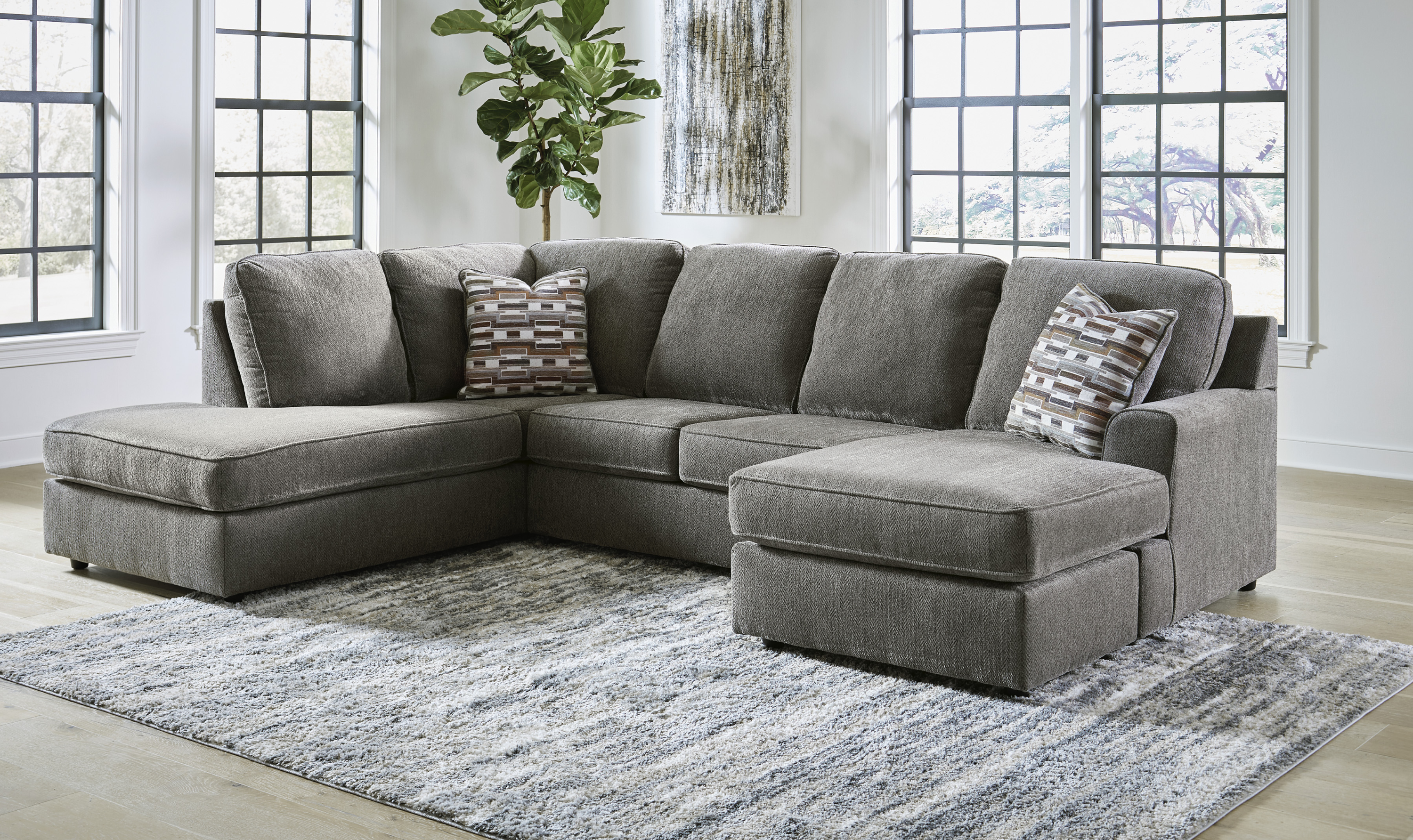 Modern Heritage O'Phannon U-Shape 2-Piece Sectional with Chaise