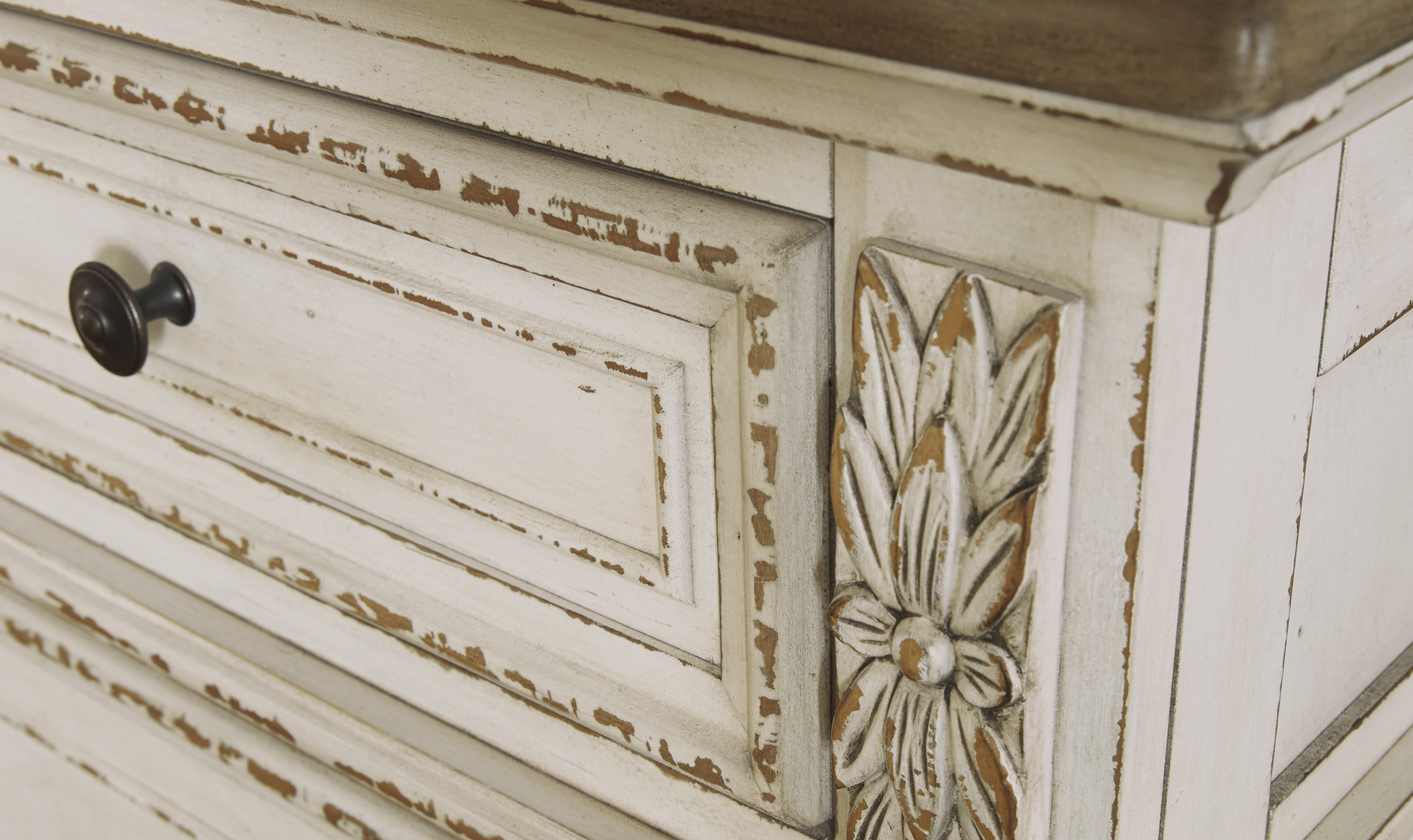 Modern Heritage Realyn Wooden Seven Drawers Dresser