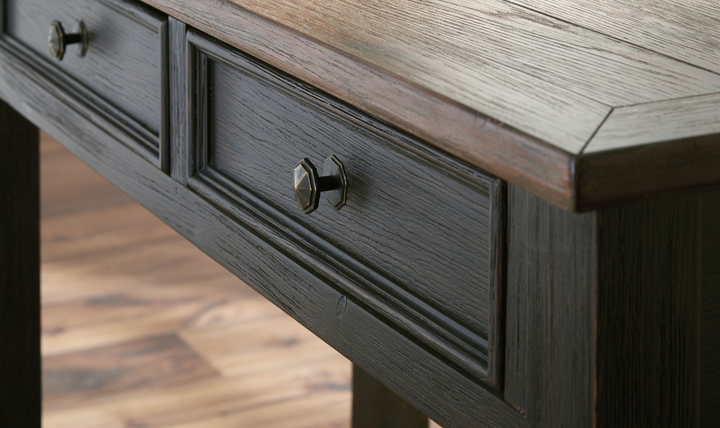 Modern Heritage Tyler Creek 2-Drawer Accent Table in Brown
