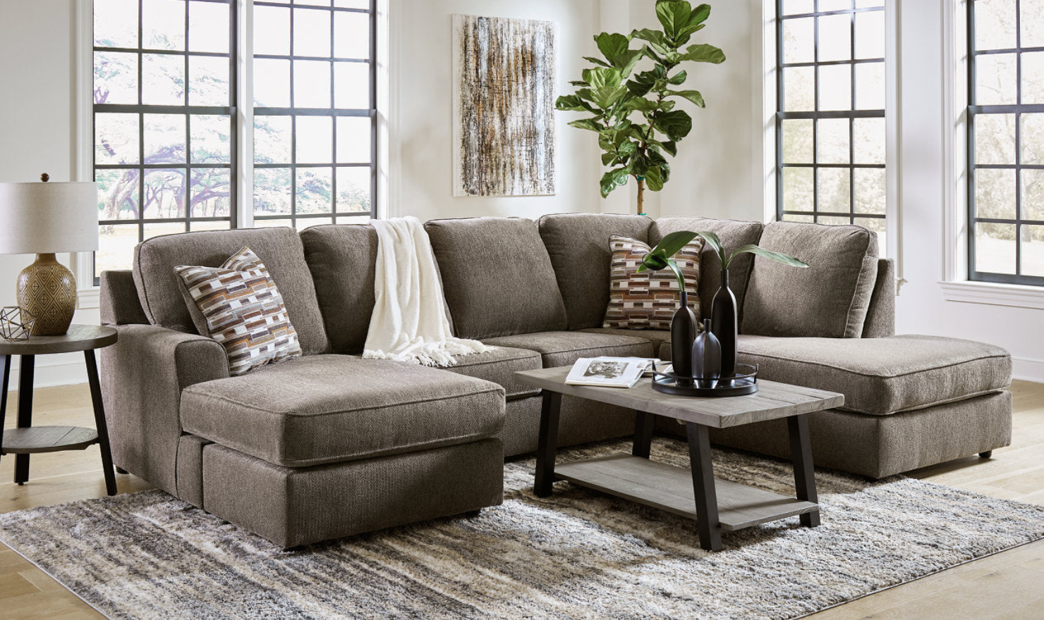 O'Phannon U-Shape 2-Piece Sectional with Chaise- jennifer furniture