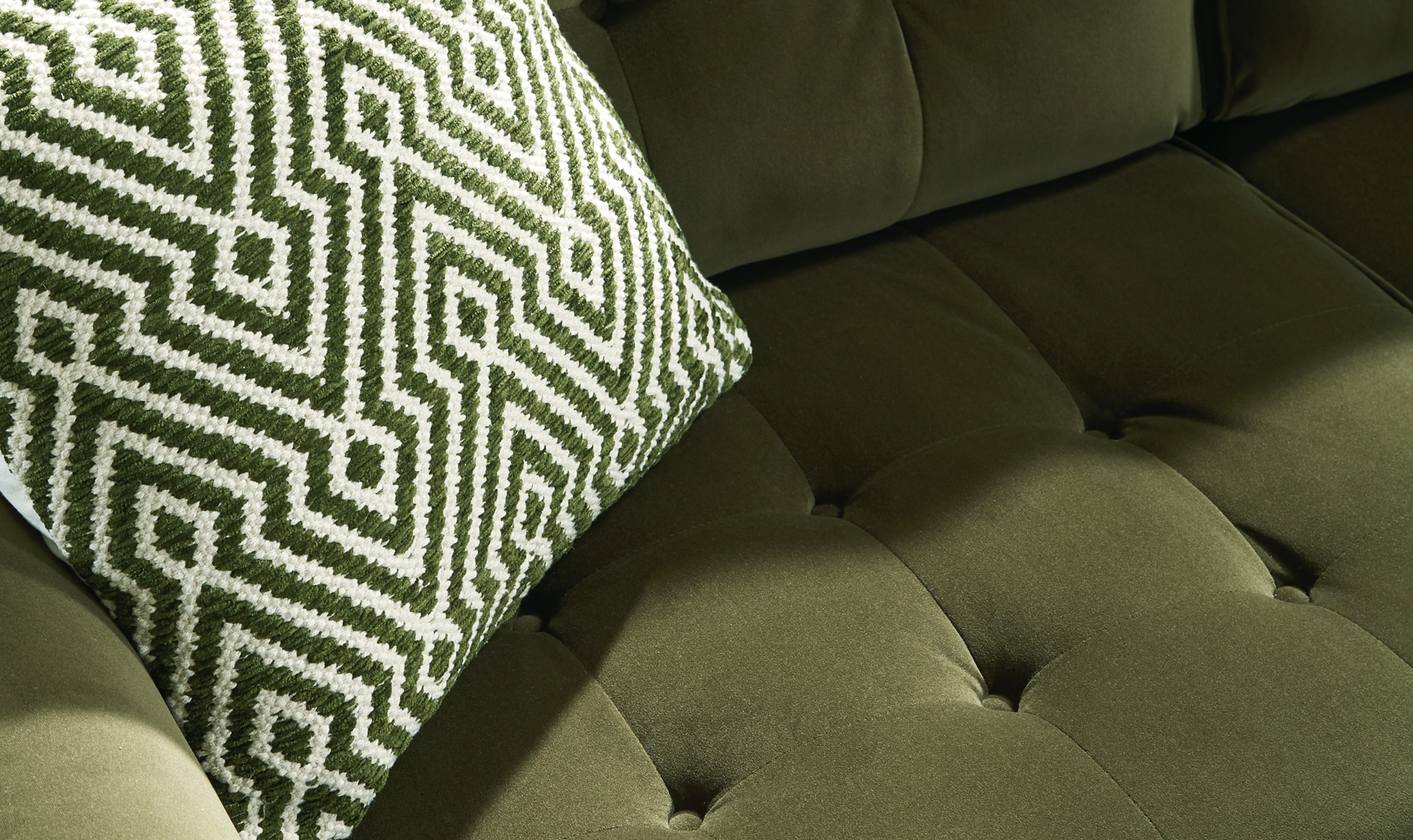 Modern Heritage Reveon Lakes Loveseat - Jennifer Furniture