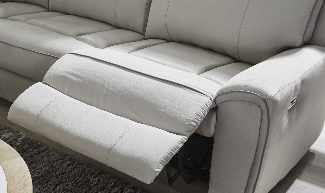 Modern Heritage Social Pointe 6-Piece Reclining Sectional with Storage Console - Jennifer Furniture