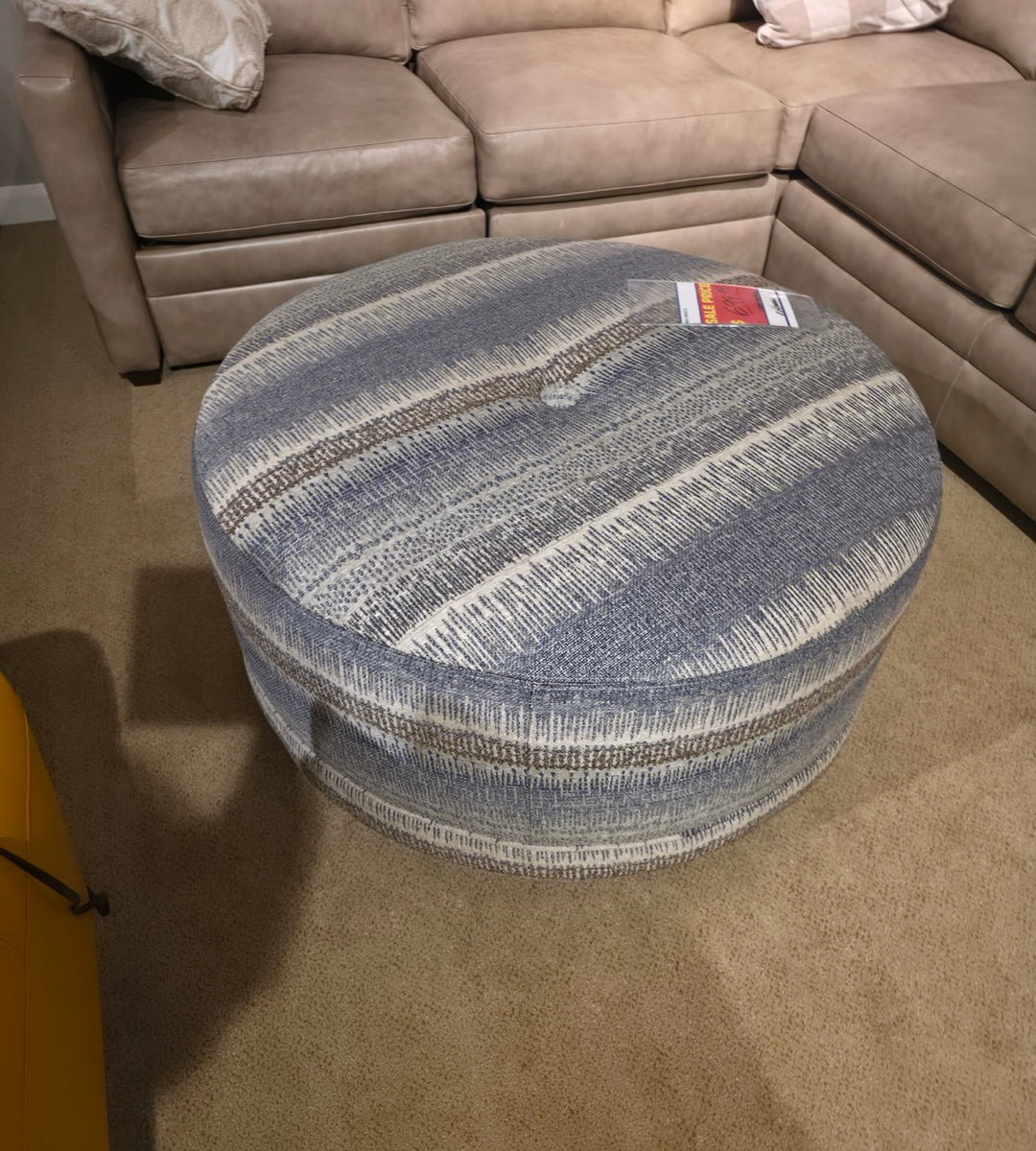 Craftmaster Round Accent Ottoman