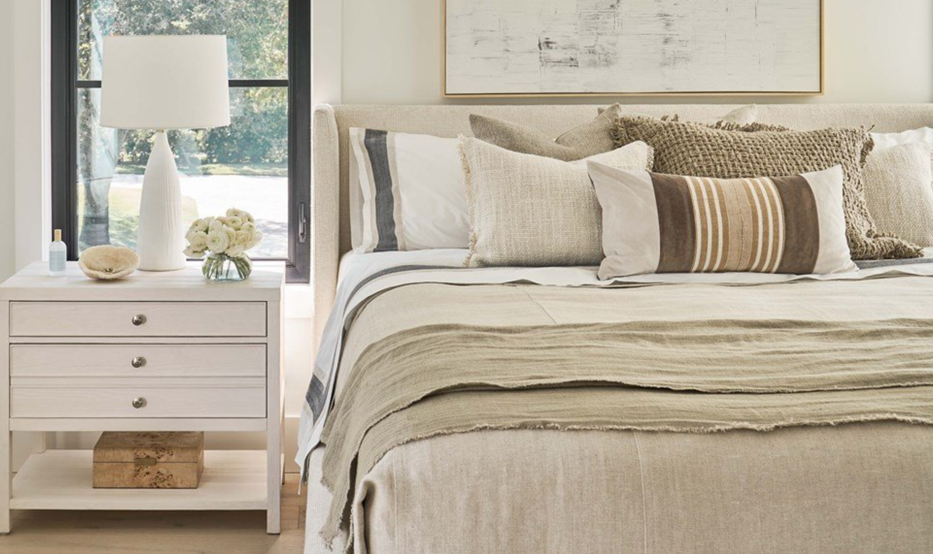 Universal Furniture Sainte-Ann Upholstered King Bed-jennifer furniture