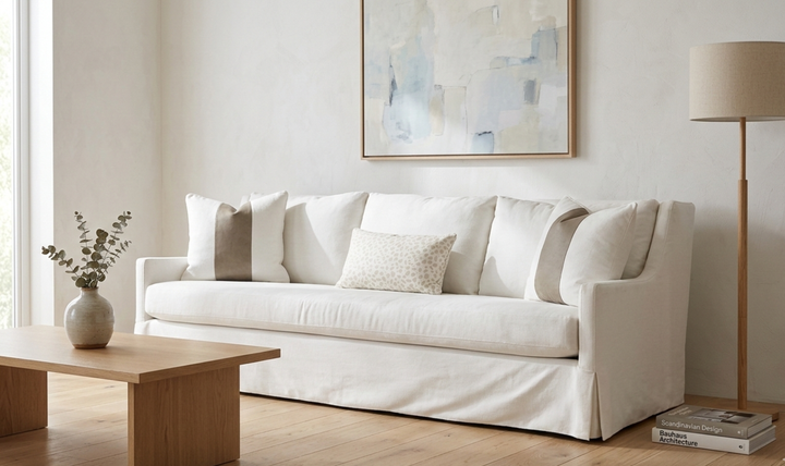 Universal Furniture Hudson 3-seater Fabric White Sofa with Pillows