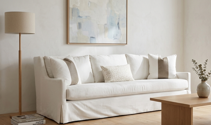 Universal Furniture Hudson 3-seater Fabric White Sofa with Pillows