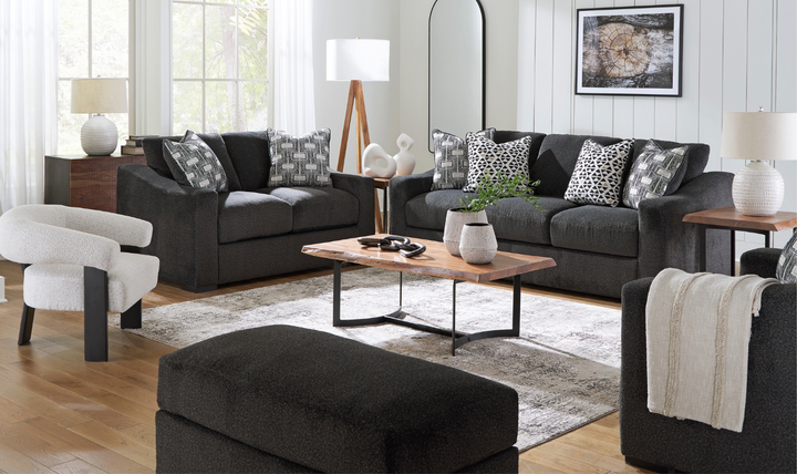 Wryenlynn Living Room Set With Accent pillows