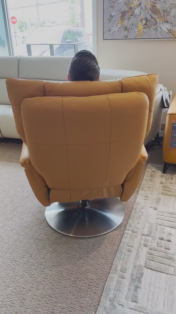 チャーリー　　セミダブルベージュ Klaussner Alessandro Double Power Recliner Leather Swivel Chair