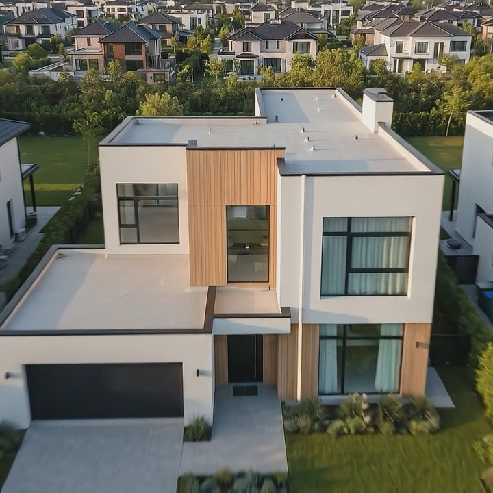 Klaussner Dormio Queen-Sized Leather Sleeper Sofa